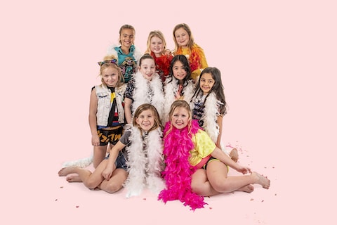 Kinderen verkleed tijdens een fotoshoot als kinderfeestje